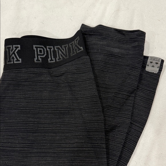 PINK Victoria's Secret Black Cropped Leggings - Picture 4 of 4